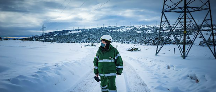 Las energéticas avisan de cuellos de botella artificiales en redes y piden poder invertir más
